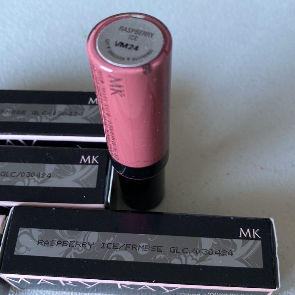 COPY - New Mary Kay Liquid Lip Color- Raspberry Ice - Picture 3 of 3